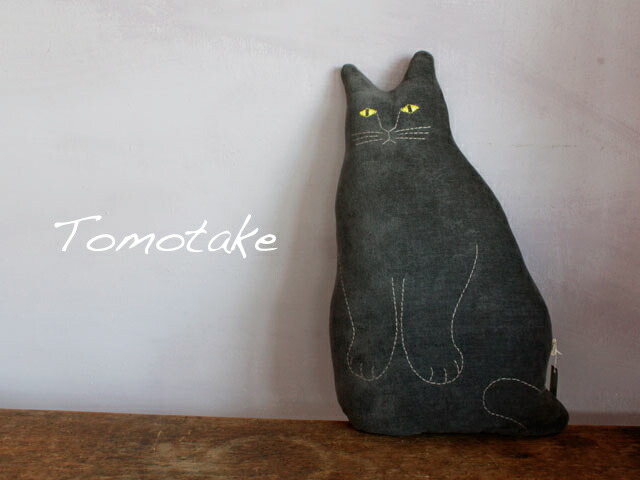 tomotake トモ竹 毛の荒物座布団 黒猫 ネロ お座り 室内装飾 ねこ 猫 泥染め ぬいぐるみ お手てお手伝いさん 座布団 出どころ 差し上げ物 差し上げ物 雑貨 愛くるしい 今めかしい 癒し 祝賀会