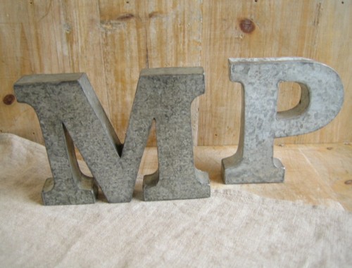 楽天市場 P C M ブリキ アルファベット A U ブリキ アルファベット オブジェ イニシャル おしゃれ 切り文字 看板文字 ローマ字 名前 玄関 置き物 装飾文字 飾り付け アンティーク風 アルファベット ブリキ ブリキ アルファベット大文字 グランデワイルド 雑貨店