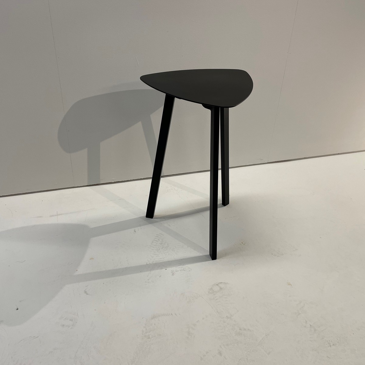 アイアンスツール Capricorn ブラック シンプルモダン インテリア 北欧スタイル 送料無料 黒 椅子 チェア Andapt Com