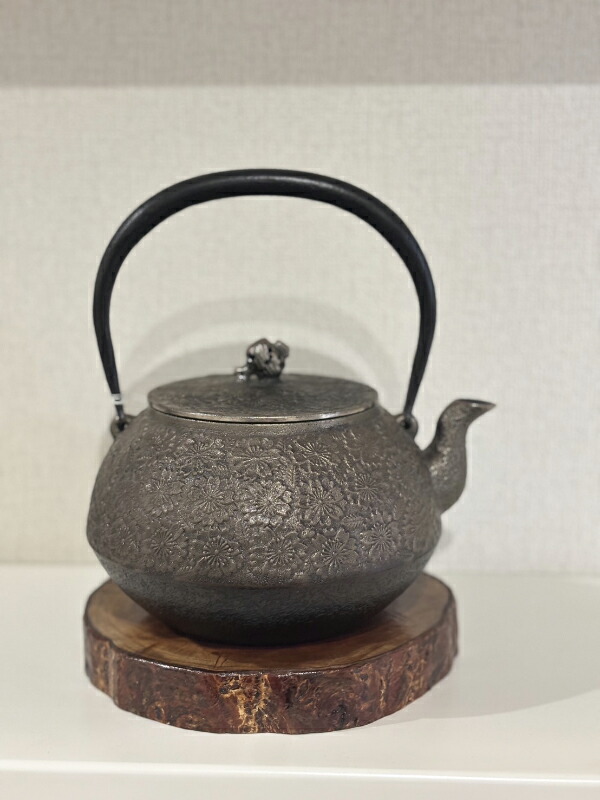 鉄瓶 砂鉄　南部　秀山 楽天市場】南部盛岡 南部秀山【名人佐藤 勝弘 作】富士桜 砂鉄