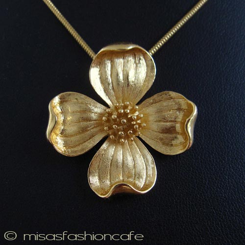 ★光と風★3383☆クラウントリファリ/ハナミズキブローチ他2点 ☆光と風☆3383☆クラウントリファリ/ハナミズキブローチ他2点