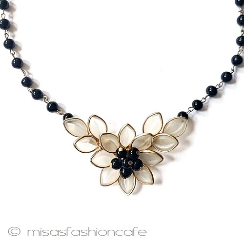 ヴィンテージアクセサリー　ガラスのお花ネックレス　　Vintage　アンティーク　ジュエリー　ビンテージ　ヴィンテージコスチュームジュエリー　骨董　蚤の市　【海外直輸入ＵＳＥＤ品】