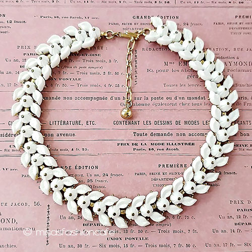 Trifari　 トリファリ　白いお花ネックレス　Vintage・ヴィンテージジュエリー　アンティーク　アクセサリー　コスチュームジュエリー　【海外直輸入ＵＳＥＤ品】 17,280円