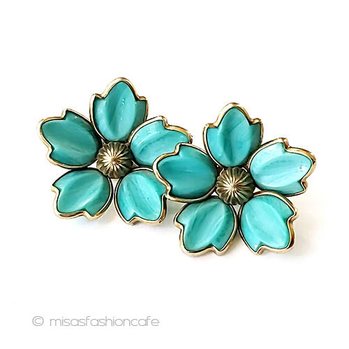 Trifari　トリファリ　ガラスの花イヤリング　ヴィンテージジュエリー　ビンテージ　Vintage・　アンティーク　アクセサリー　ヴィンテージコスチュームジュエリー　蚤の市　プレゼント　ギフト【海外直輸入USED品】