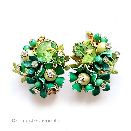 ヴィンテージアクセサリー　お花ブーケイヤリング　Vintage・ヴィンテージ　コスチュームジュエリー　アンティークジュエリー　　【海外直輸入USED品】