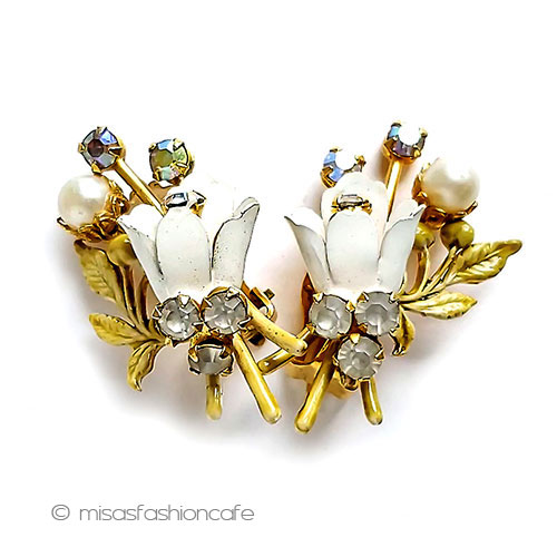 Robert刻印イヤリング　パール・ビジューの花　　ヴィンテージ　ビンテージ　ジュエリー　Vintage・　アンティーク　アクセサリー　コスチュームジュエリー　プレゼント　ギフト【海外直輸入USED品】｜ミサズ・ファッション・カフェ