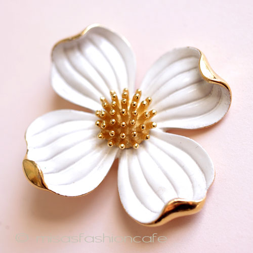 希少タグ付き　クラウンTrifari ヴィンテージ　ブローチ 5f504b87de4ca12a66ff62eff94a2c