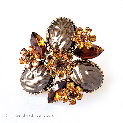 ヴィンテージジュエリー　バロックパール花　ブローチ　Vintage　アクセサリー　 骨董　蚤の市　アンティーク　ジュエリー　【海外直輸入USED品】