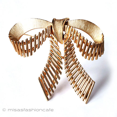 トリファリ ブローチ リボン Trifari Vintage ヴィンテージ コスチュームジュエリー アンティーク アクセサリー【海外直輸入USED品】 9,984円