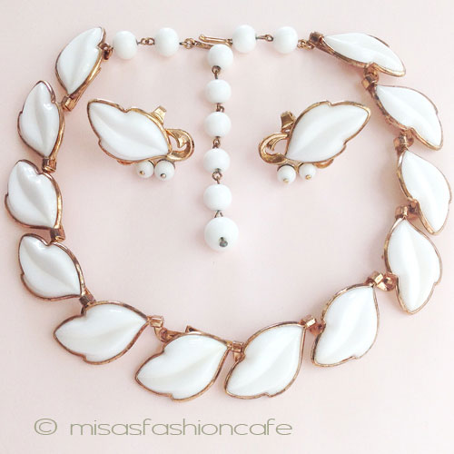 トリファリ　セット　Trifari　ヴィンテージ　ミルクガラス　ネックレス＆イヤリング　Vintage・ヴィンテージコスチュームジュエリー【海外直輸入ＵＳＥＤ品】