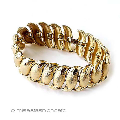 Trifari　トリファリ　金のお花　ブレスレット　ヴィンテージジュエリー　Vintage・コスチュームジュエリー　アンティーク　アクセサリー　バングル【海外直輸入USED品】