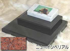 白大理石に写真を入れて国内製作します。　ペットのお墓（室内用） 白大理石＆ニューインペリアルレッド　フラット　ダブルタイプ オーダーメッセージ・オーダーレイアウト製作 写真配置・贈る言葉までご自由に指定下さい。