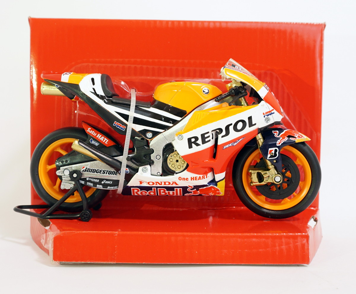 楽天市場 ニューレイ ホンダ レプソル バイク オートバイ モデルバイク 完成品 オレンジ Bike Newray 1 12 Repsol Honda Team Rc213v 15 Marc Marquez 93 Motogp M I B Store