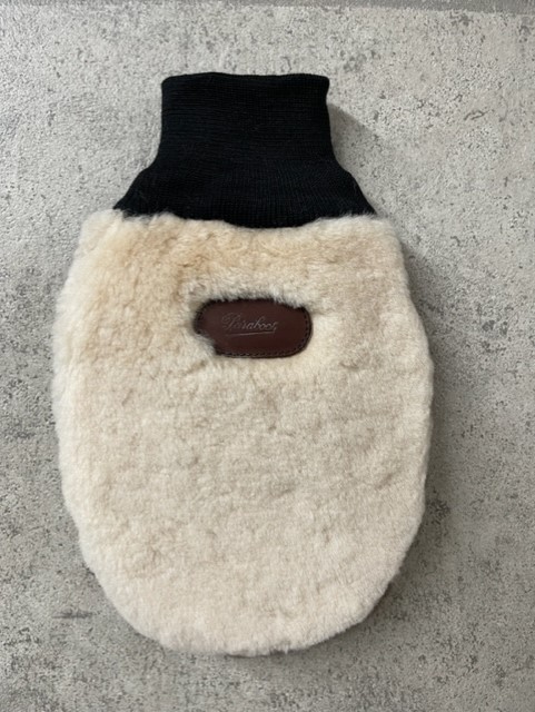 【PARABOOT/ミトン シューズメンテナンス ポリッシュ パラブーツ/POLISHI GLOVE(806701) ポリッシュグローブ シューケア ブーツメンテナンス/お手入れ用/磨き用/仕上げ用/艶出し用/羊毛/ラム】｜micce店 8,151円