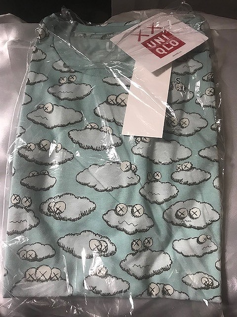 楽天市場 16 第一弾 Kaws X Uniqlo カウズ ユニクロ Ut Tee Tシャツ 総柄tシャツ 雲ロゴ ブルー系 サイズs M メンズ レディース Micce楽天市場店