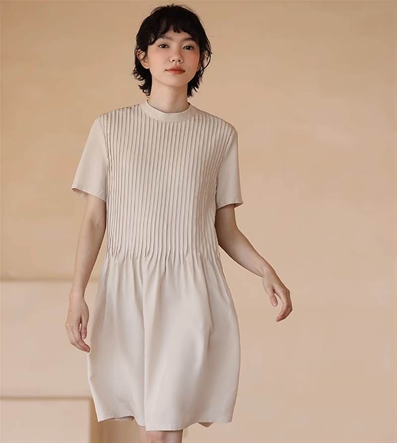 フレアワンピース ひざ上丈 ショート丈 半袖 スタンドカラー ウエスト切り替え アコーディオン プリーツ 大人可愛い