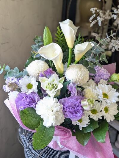 ◆薄紫と白のお供え 「お供え 花 アレンジメント」「お供え フラワーアレンジメント」「お供え 花」「お供え花　送料無料」「お供え花　ランキング」「フラワーギフト お供え」「アレンジメント　お供え」「 お供え 花」