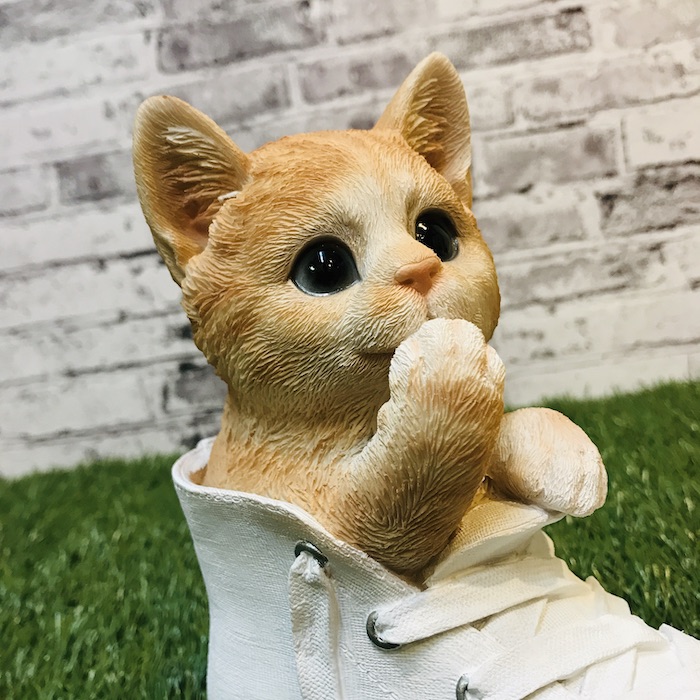 ベニーズキャット シューズイン 茶トラ白 猫 置物 可愛い リアル アニマルオブジェ インテリア かわいいネコ 動物 子猫 仔猫 ガーデンオーナメント 玄関先 庭 雑貨 Kermobile Com