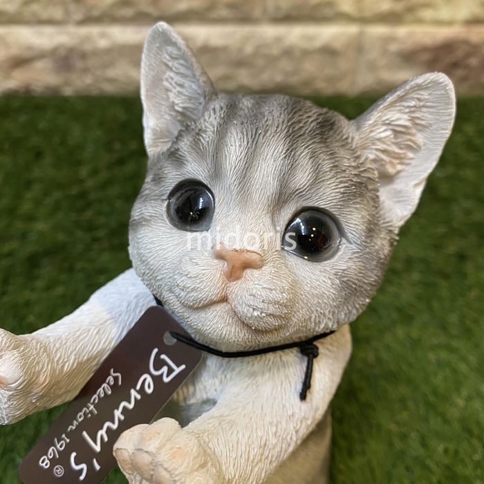 ベニーズキャット 窓の外を眺めてます サバ白 子 猫 置物 可愛い リアル アニマルオブジェ インテリア かわいいネコ 動物 子猫 仔猫 ガーデンオーナメント 玄関先 庭 雑貨 Konsepnews Com