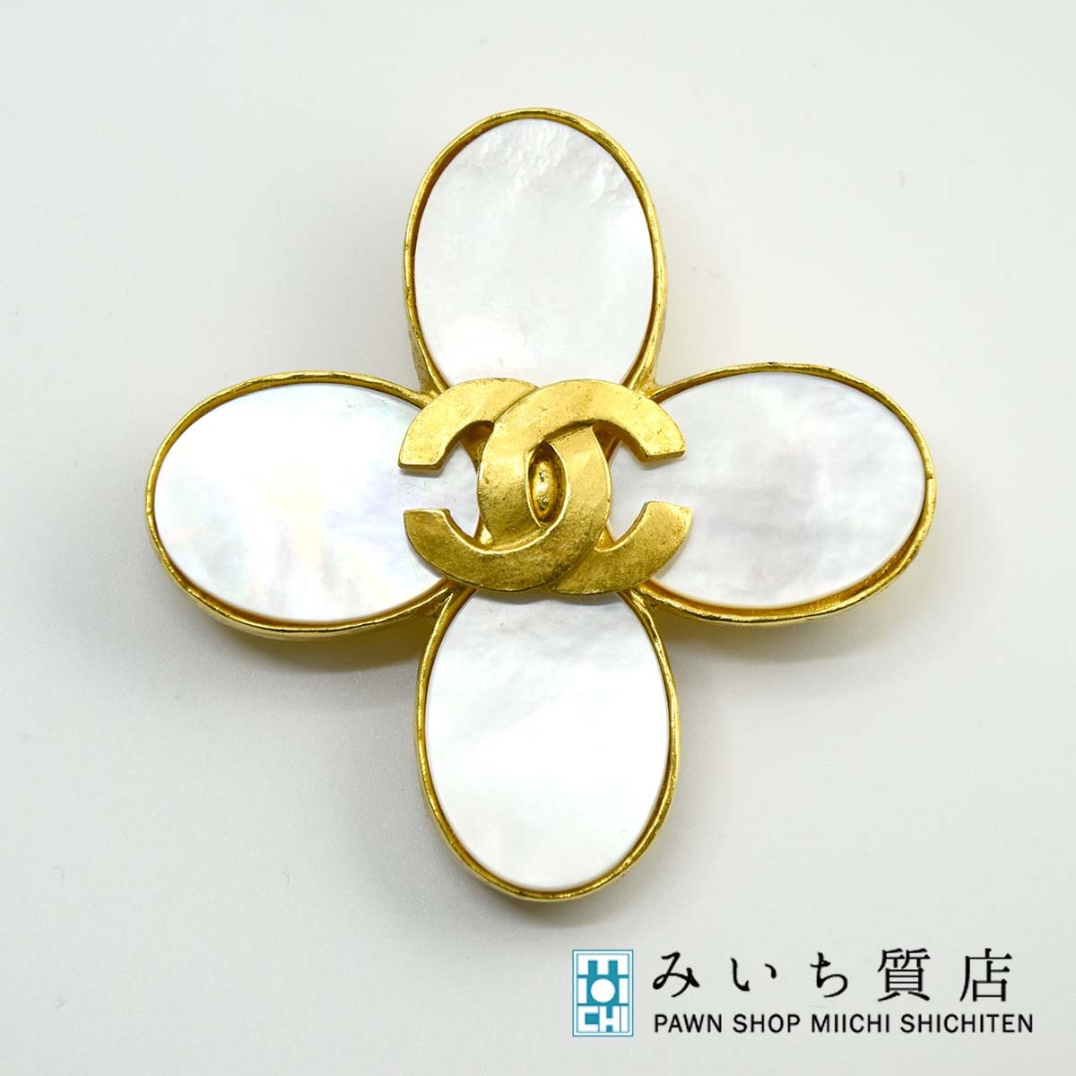 CHANEL ブローチ ヴィンテージ トリプルココ ゴールド 9699 CHANEL - 美品 シャネル ブローチ トリプルココ ゴールド