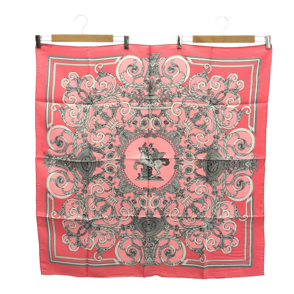 一六銀行 HERMES エルメス カレ90 LES TUILERIES チュイルリー運動場 絹地100％ サクラ色 H16333-3 みいち質店