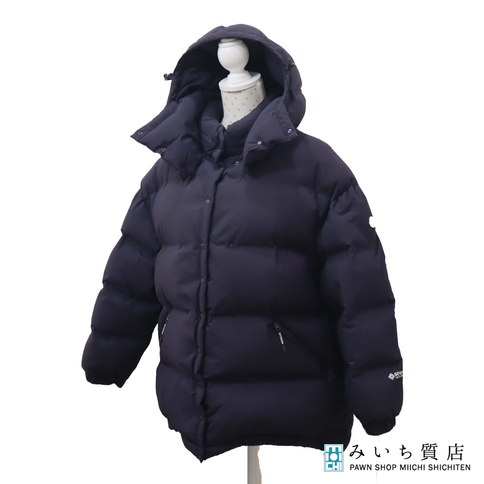 定価30万円 HYKE MONCLER GENIUS モンクレール　ジャケット MONCLER GENIUS」に〈HYKE〉が登場。 クリーンな印象のユニ