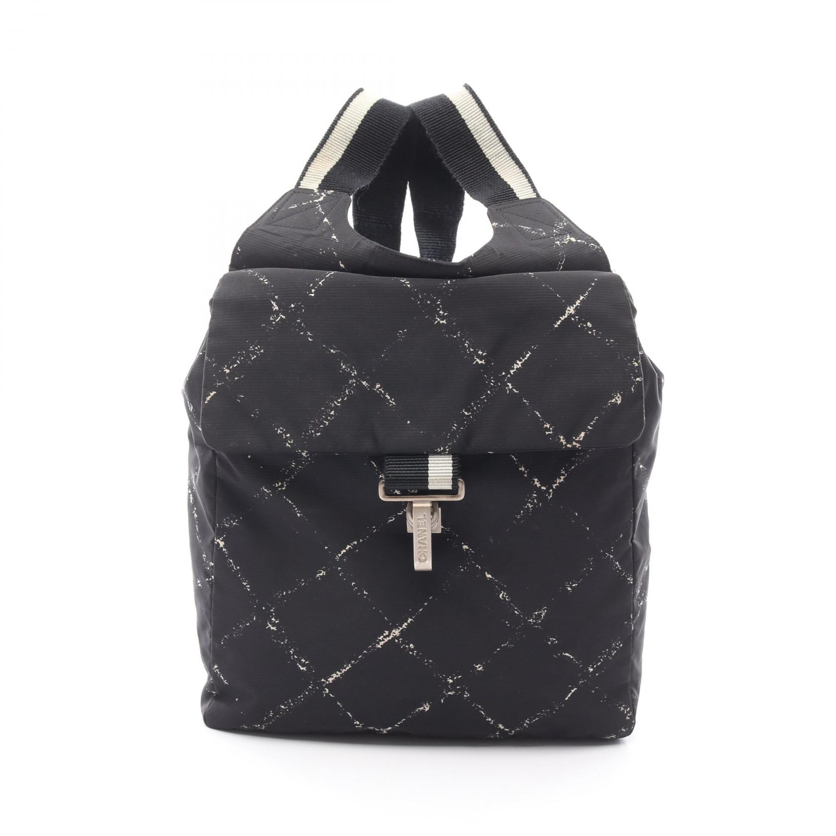 【10％OFFクーポン対象】シャネル CHANEL 旧トラベルライン リュックサック バックパック バッグ ナイロン レディース ブラック系 【中古】 46,200円