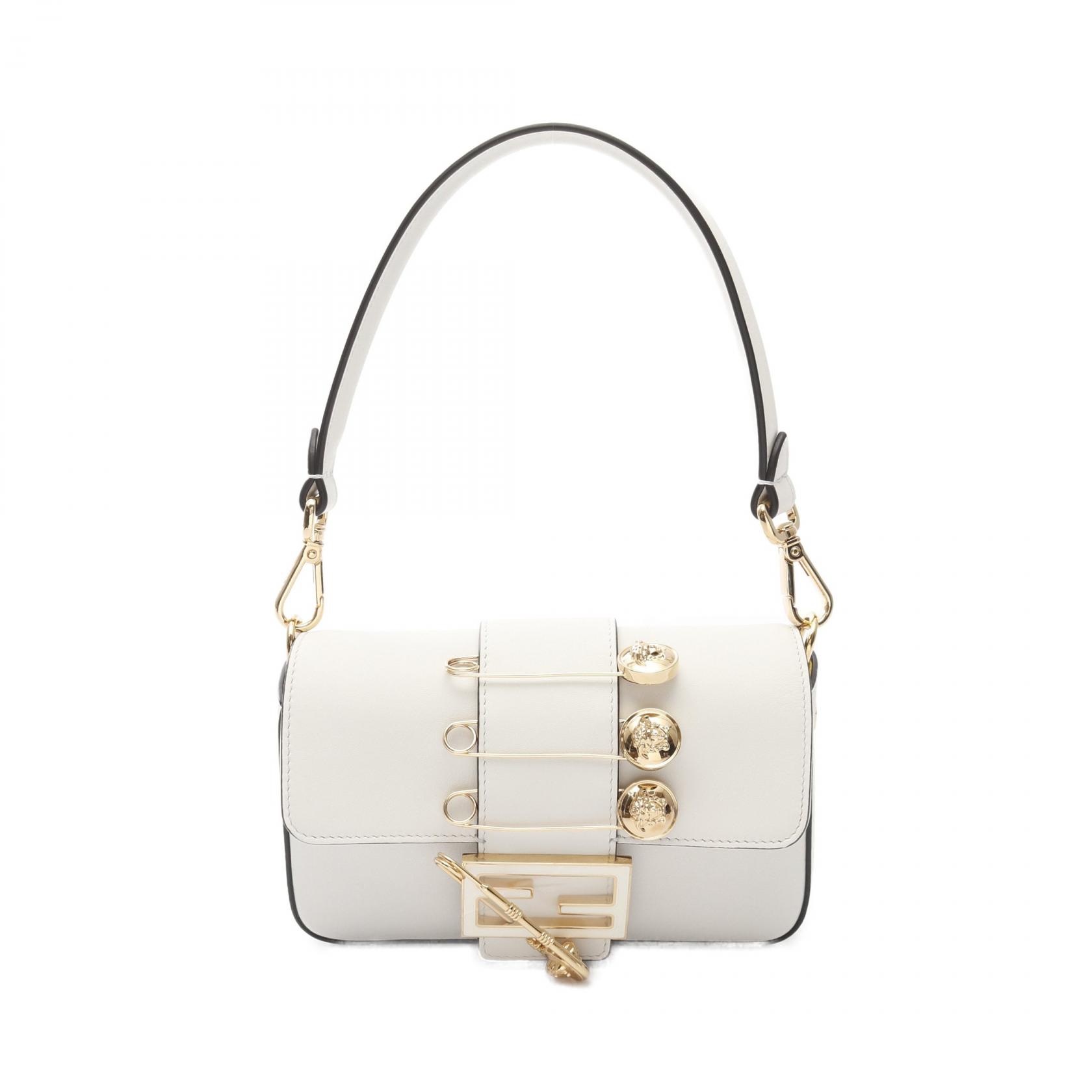 【15%OFFクーポン対象】フェンディ FENDI FENDI × VERSACE FENDACE バゲット ハンドバッグ バッグ レザー レディース ホワイト系 8BS066 【中古】 116,000円