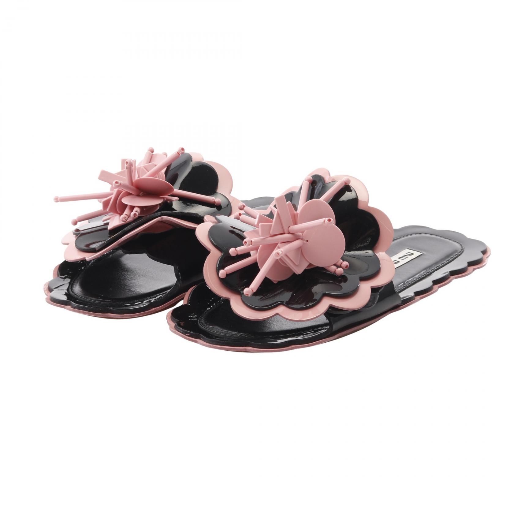 【20%OFFクーポン対象】ミュウ ミュウ Miu Miu フラワー サンダル 靴 パテントレザー レディース ブラック系 / ピンク系 【中古】