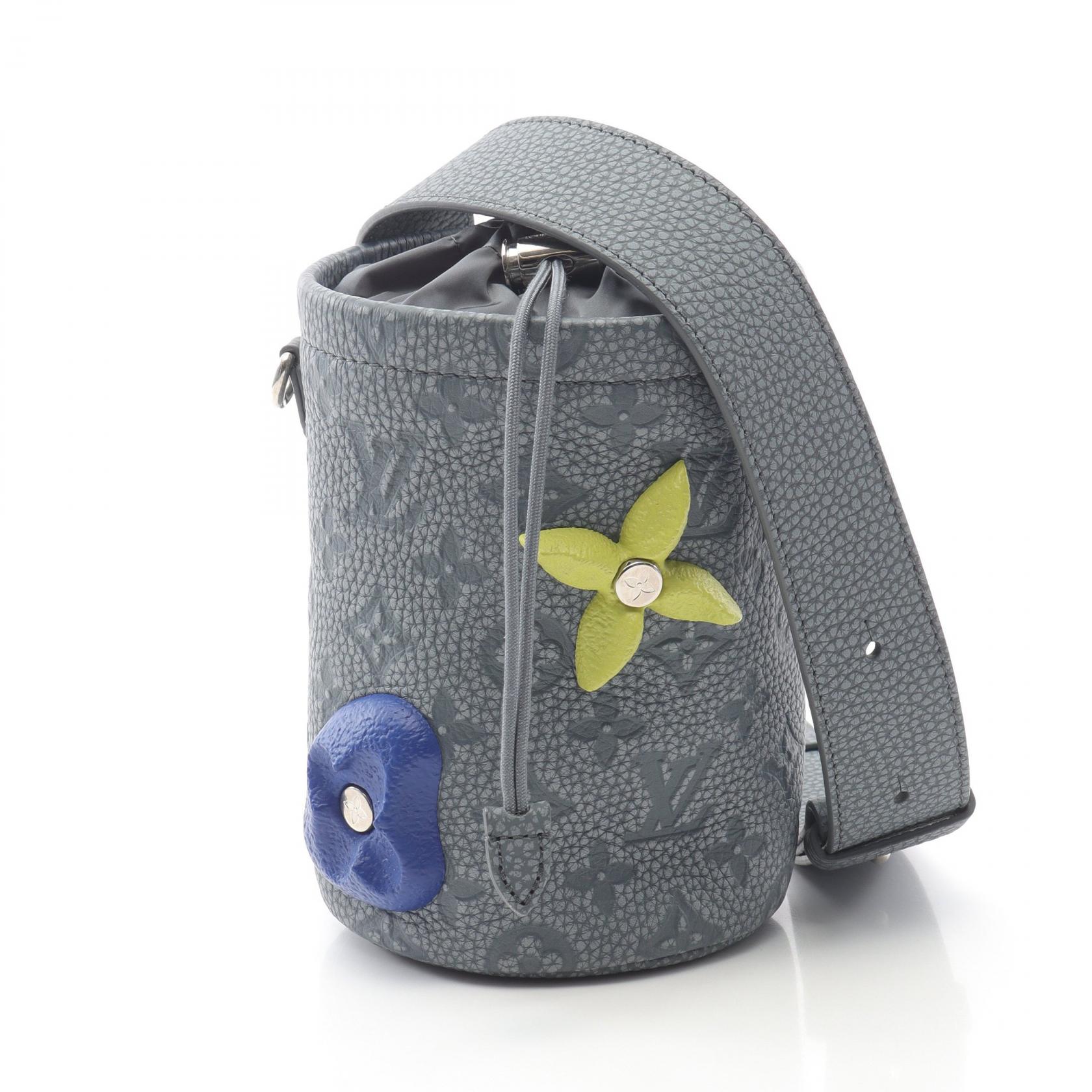 【15%OFFクーポン対象】ルイ・ヴィトン LOUIS VUITTON チョーク ポーチ トリヨンクライミング グラナイトグレー ショルダーバッグ バッグ レザー メンズ グレー系 / マルチカラー M81572 【中古】 143,000円