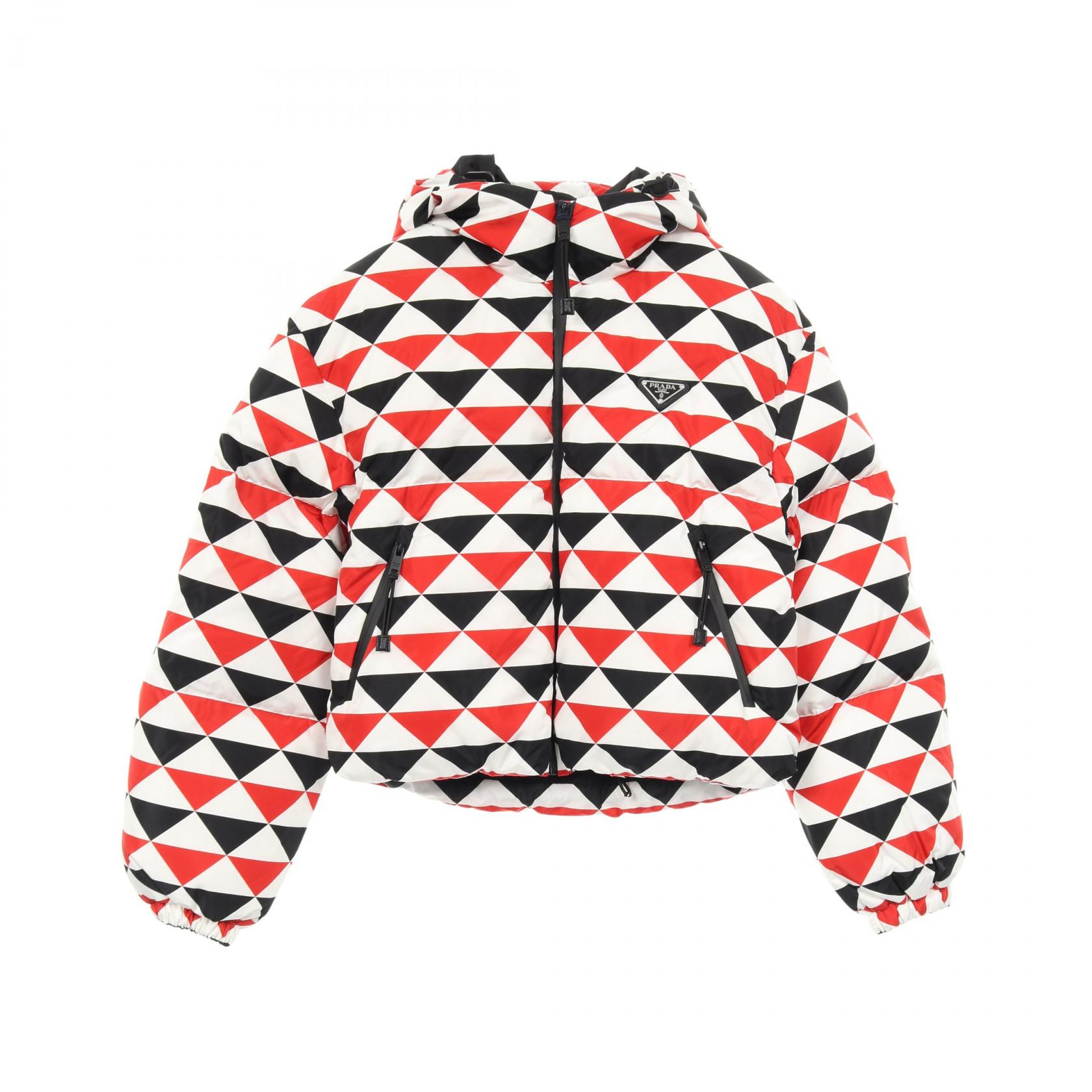 《全品5%クーポン×P5倍》プラダ PRADA トライアングルロゴ ダウンジャケット 衣料品 アウター ナイロン レディース ホワイト系 / ブラック系 / レッド系 【中古】 103,400円