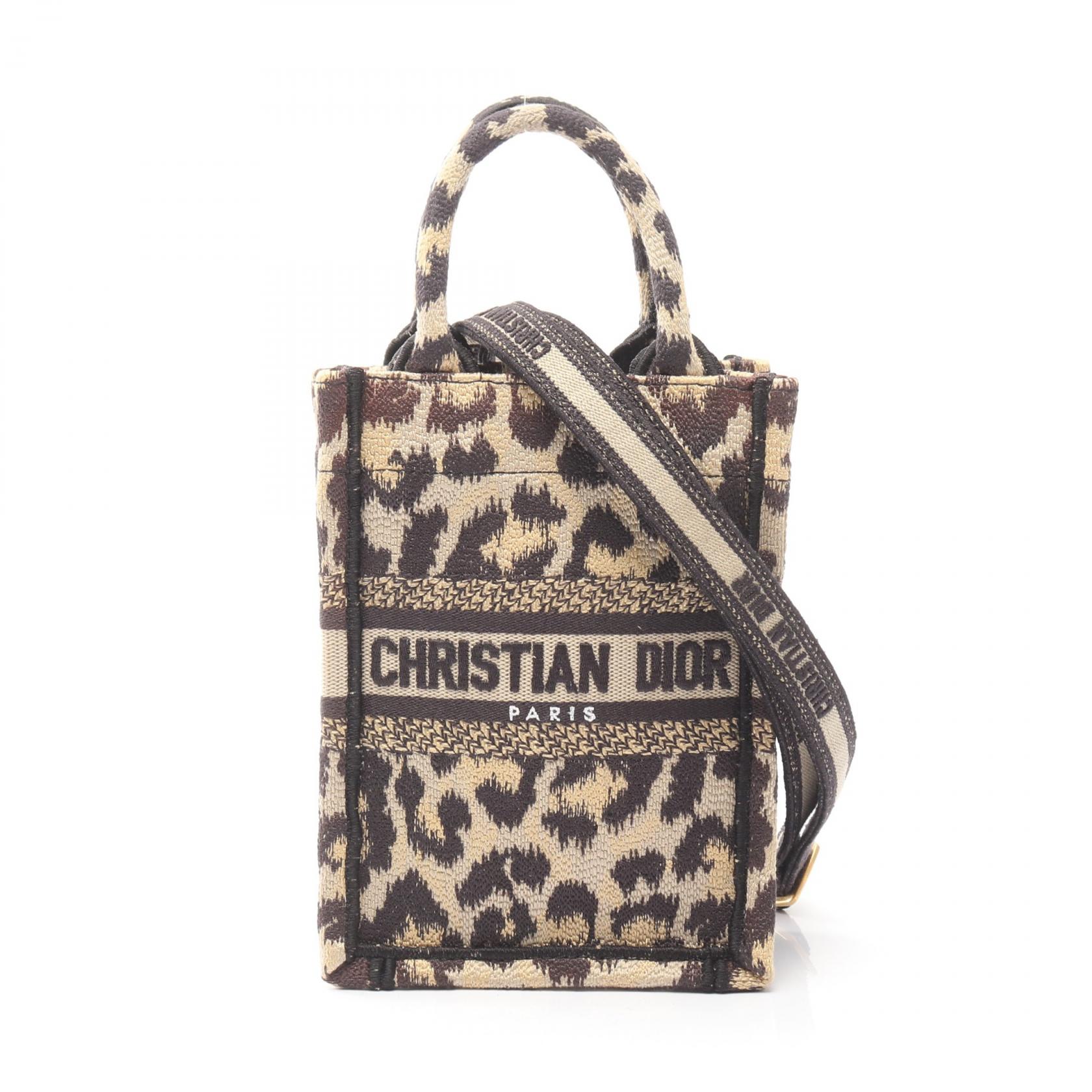 ≪10%OFFクーポン 7/19 20時～7/26 9:59≫ディオール Dior BOOK TOTE ブックトート バーティカルバッグ ミニ フォンバッグ ハンドバッグ バッグ キャンバス レディース ベージュ系 / ブラウン系 S5555CRHM 【中古】｜Mike Museum 105,000円