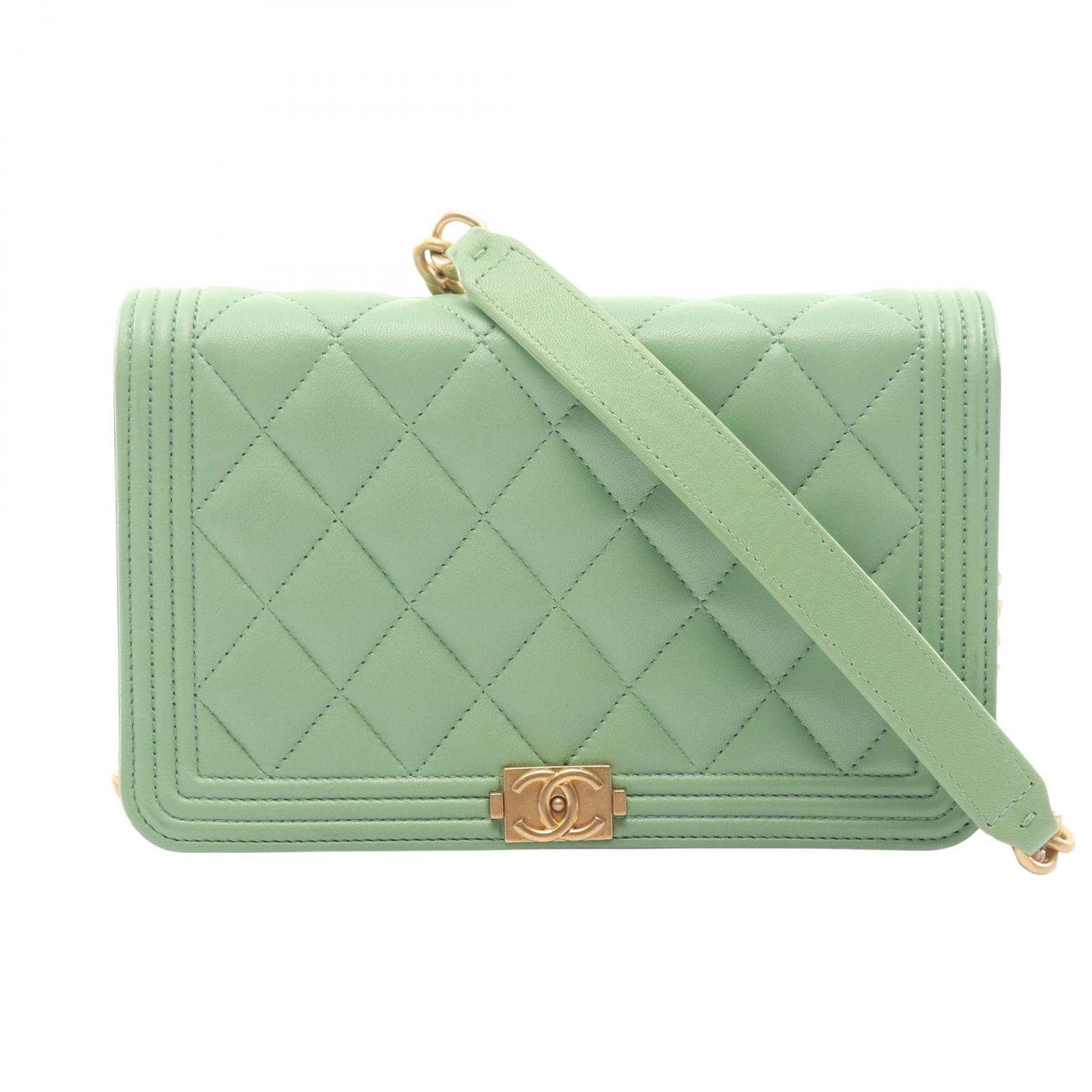 《全品5%クーポン×P5倍》シャネル CHANEL ボーイシャネル マトラッセ ショルダーバッグ バッグ ラムスキン（羊革） レディース グリーン系 AP1117 【中古】