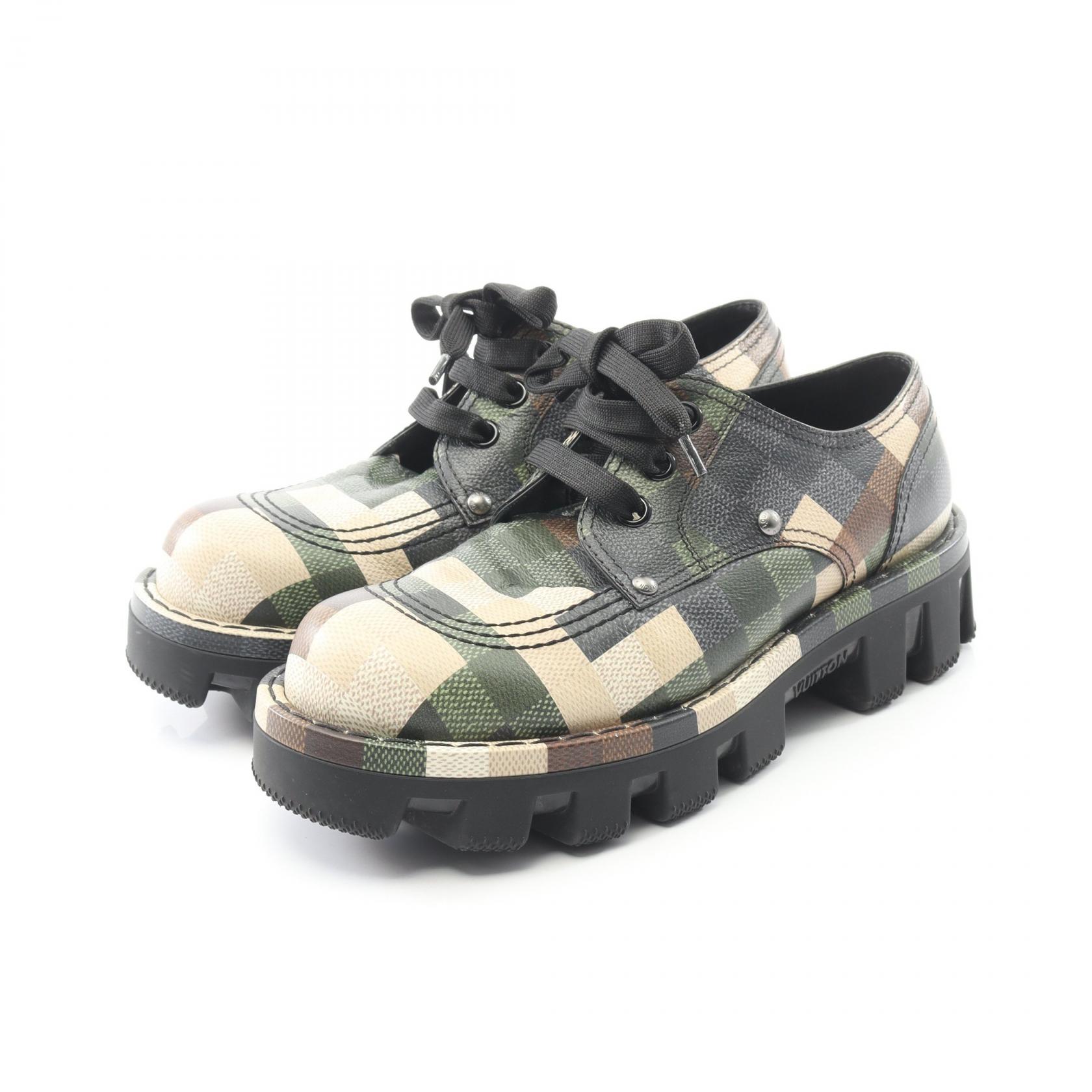 【15%OFFクーポン対象】ルイ・ヴィトン LOUIS VUITTON LVチェッカーライン ダモフラージュ スニーカー 靴 PVCコーティングキャンバス メンズ カーキ系 / マルチカラー 【中古】 90,750円
