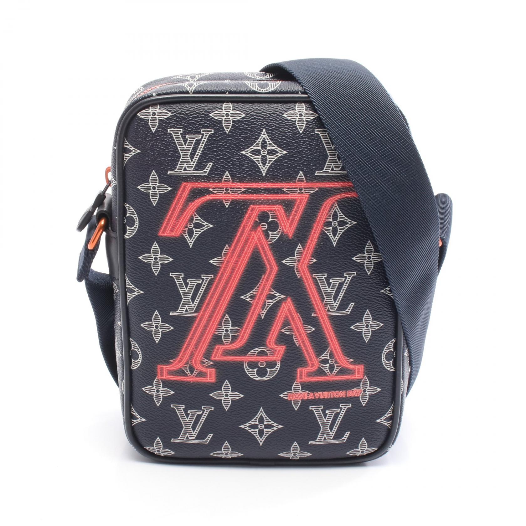 【15%OFFクーポン対象】ルイ・ヴィトン LOUIS VUITTON ダヌーブPM アップサイドダウン ショルダーバッグ バッグ PVCコーティングキャンバス レザー モノグラム・インク メンズ ネイビー系 / レッド系 / ホワイト系 M43678 【中古】