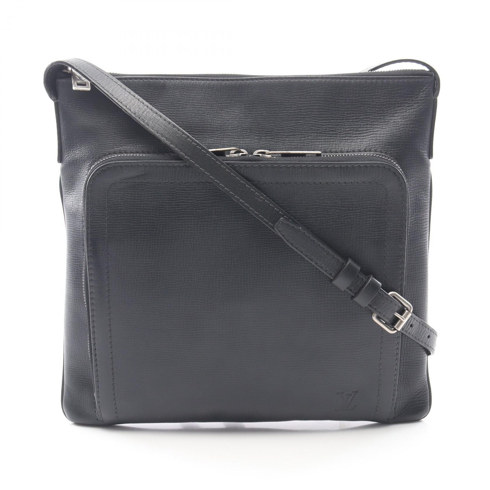 ルイ・ヴィトン LOUIS VUITTON ホビ ショルダーバッグ バッグ レザー ユタ メンズ ブラック系 M97044 【中古】