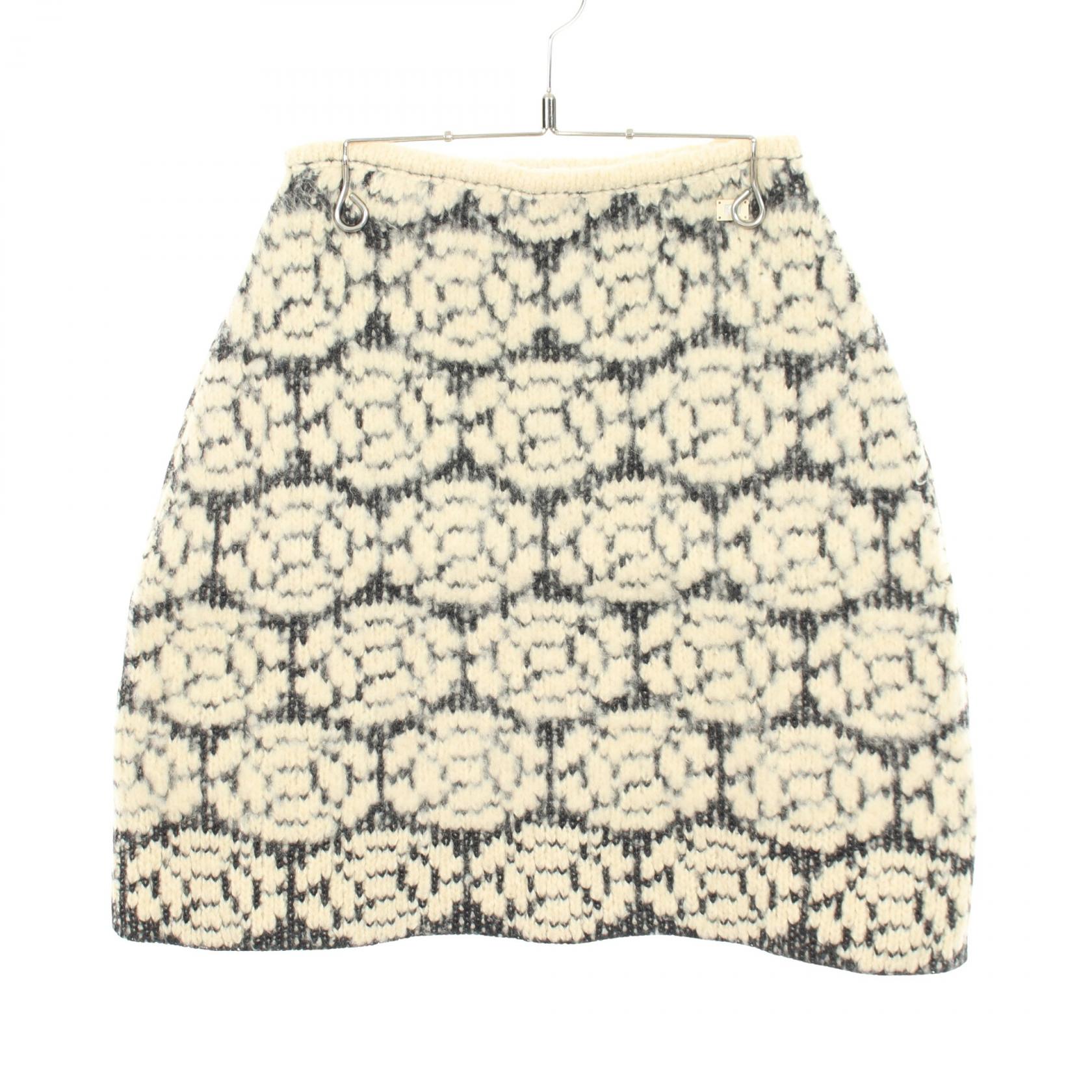 ≪10%OFFクーポン 7/19 20時~7/26 9:59≫シャネル CHANEL ココマークボタン カメリア ニット スカート 衣料品 ボトムス ウール レディース ベージュ系 / ブラック系 P18566V00996 【中古】|Mike Museum