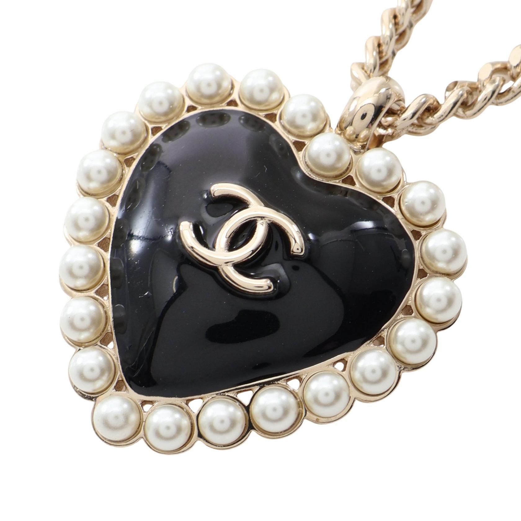 ≪10%OFFクーポン 7/19 20時～7/26 9:59≫シャネル CHANEL ココマーク ハート ネックレス ジュエリー GP（ゴールドメッキ） フェイクパール レディース ゴールド系 / ブラック系 / ホワイト系 【中古】｜Mike Museum 165,000円