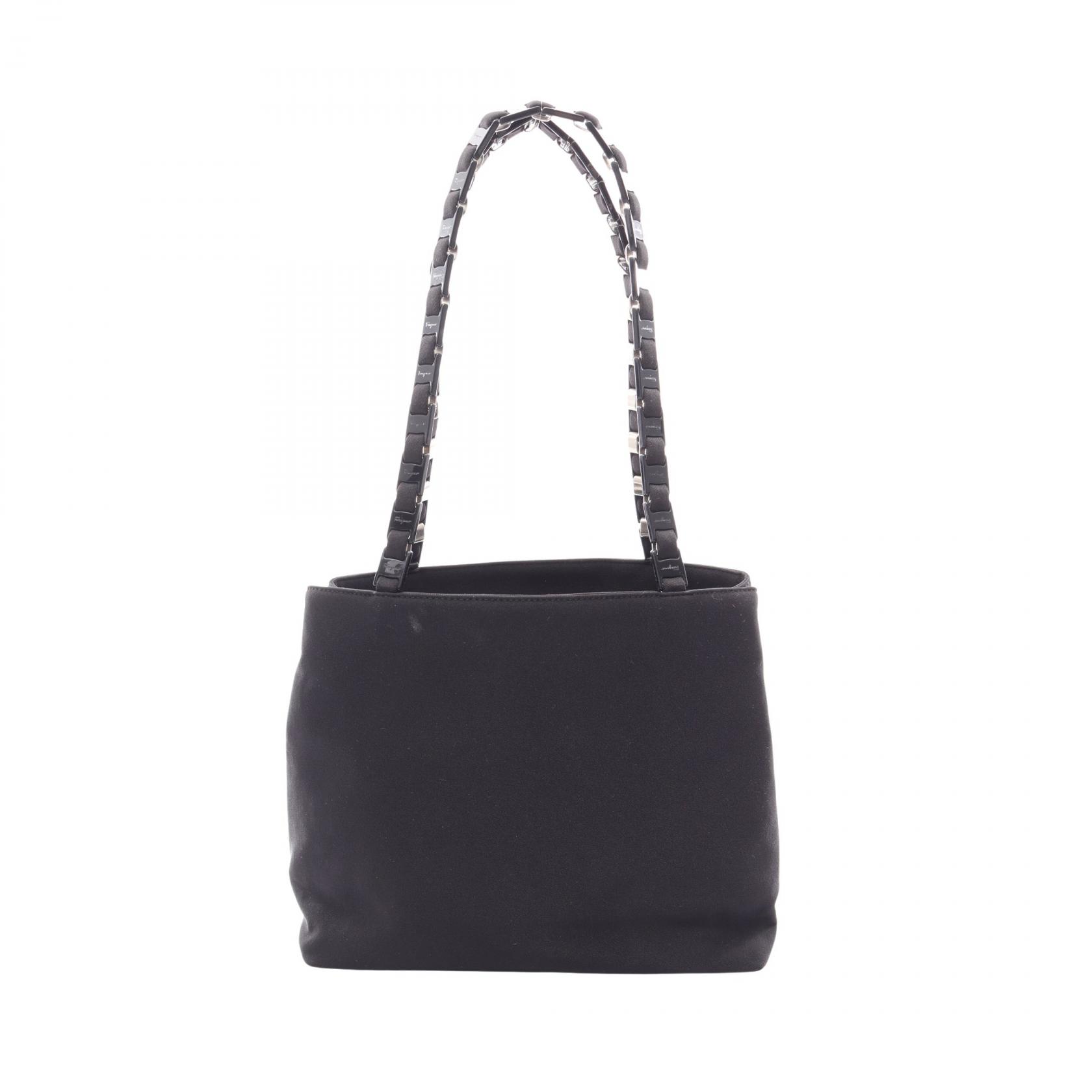 ≪2千円OFFクーポン 7/19 20時～7/26 9:59≫サルヴァトーレフェラガモ Salvatore Ferragamo ショルダーバッグ バッグ ナイロン レディース ブラック系 【中古】｜Mike Museum