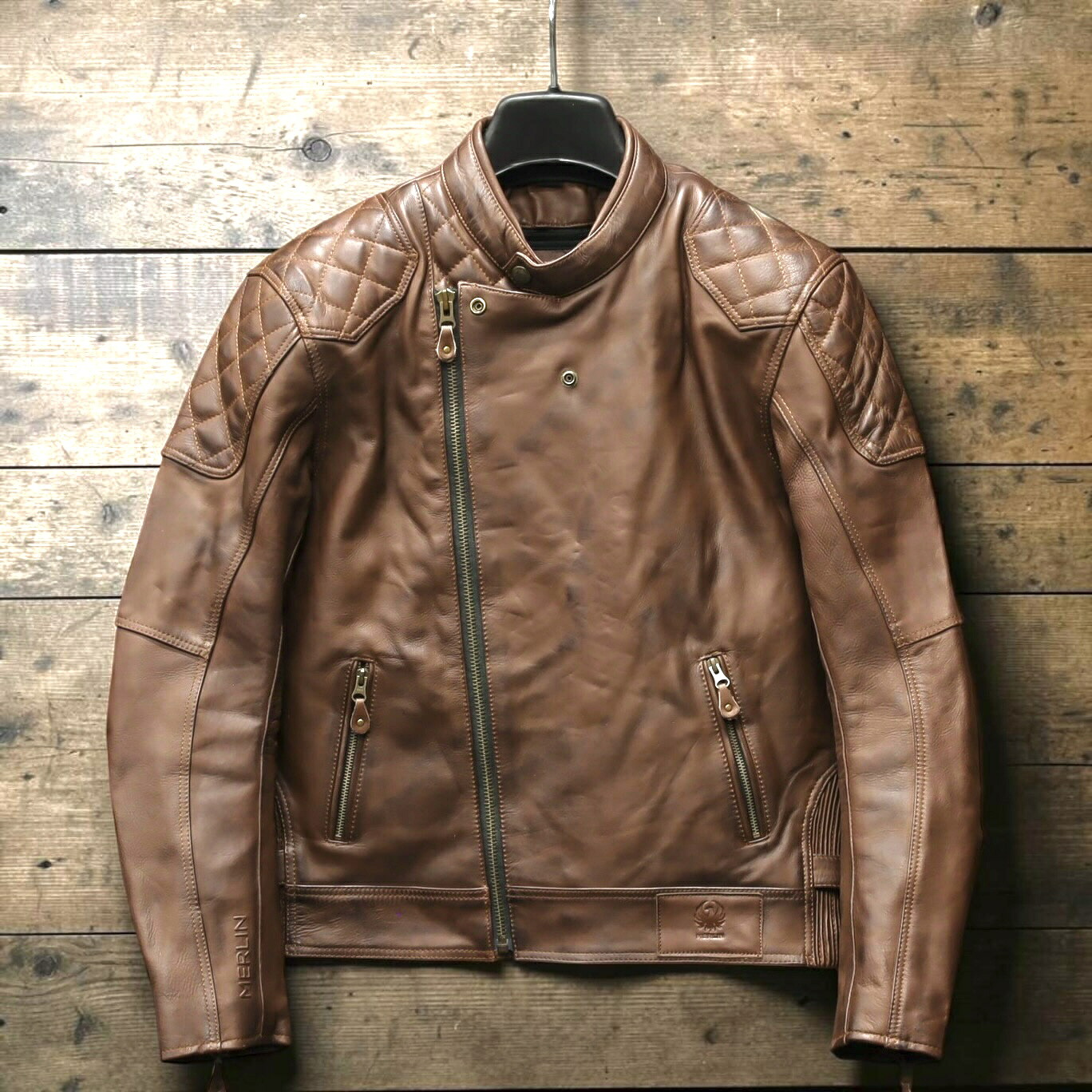 MERLIN マーリン レザージャケット "CHESTER CAFE D3O LEATHER JACKET" 【ブラウン】ワックス加工牛革 バイク用 革ジャン 大きめサイズ有り ライダース クラシック ヴィンテージ 返品/交換無料 正規総代理店 MikeRide｜MikeRide 49,800円