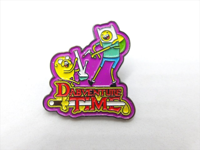 ◎【アドベンチャー・タイム/Adventure Time】『 DABVENTURE TIME / ピンバッジ 』バッジ バッチ ピンバッチ アメコミ アニメ カートゥーン CartoonNetwork ファッション雑貨 アメ雑画像