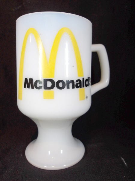 ◎【ミルクガラス/Milk Glass】 『 McDonald's ロゴマーク 足付きマグ / マグカップ 』 ミルクガラス マグカップ カップ マグ コップ 食器 ビンテージ アメリカ雑貨 アメ雑 雑貨 12,780円