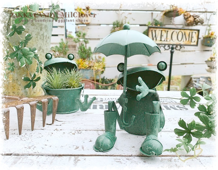 ブリキのカエル フロッグ お座りアンブレラ ガーデニング 雑貨 ナチュラル インテリア おしゃれ かわいい プランター 鉢 寄せ植え Marcsdesign Com