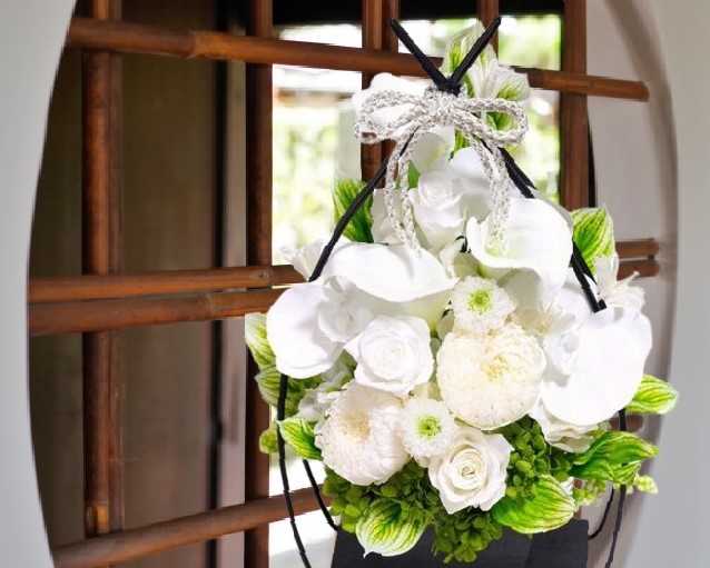 挙げ句の果て鎌倉白仏花  仏花 プリザーブドフラワー お供え お悔やみ 供花 お花 仏壇 枯れない 花 弔い見まい 一周忌 四十九日 お悔やみ 仏壇 仏壇用 御盆 新盆 初盆 お涅槃 法事 愛玩動物 線香 仕掛ける 気が大きい仏花 大きめ仏花 NO.202408