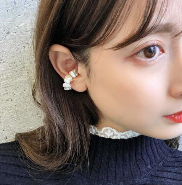 Mare Pearl earcuffs, women's, stylish, cute, large accessories, popular ear cuffs, earcuffs, binaural cuffs, birthday gifts, women, girlfriends, mom friends, 20s, 30s, 40s, single ear