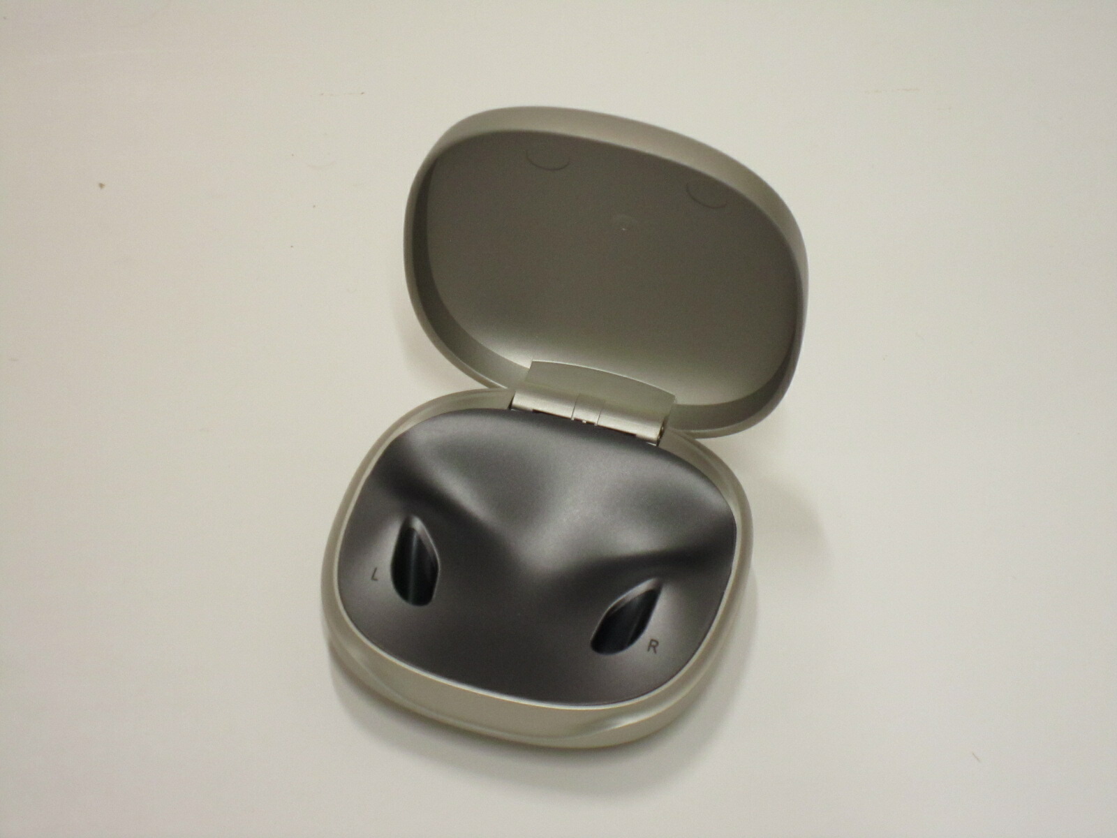 【新品未使用】フォナック チャージャー ケース コンビ RIC用充電器 新品未使用】フォナック チャージャー ケース コンビ RIC用充電