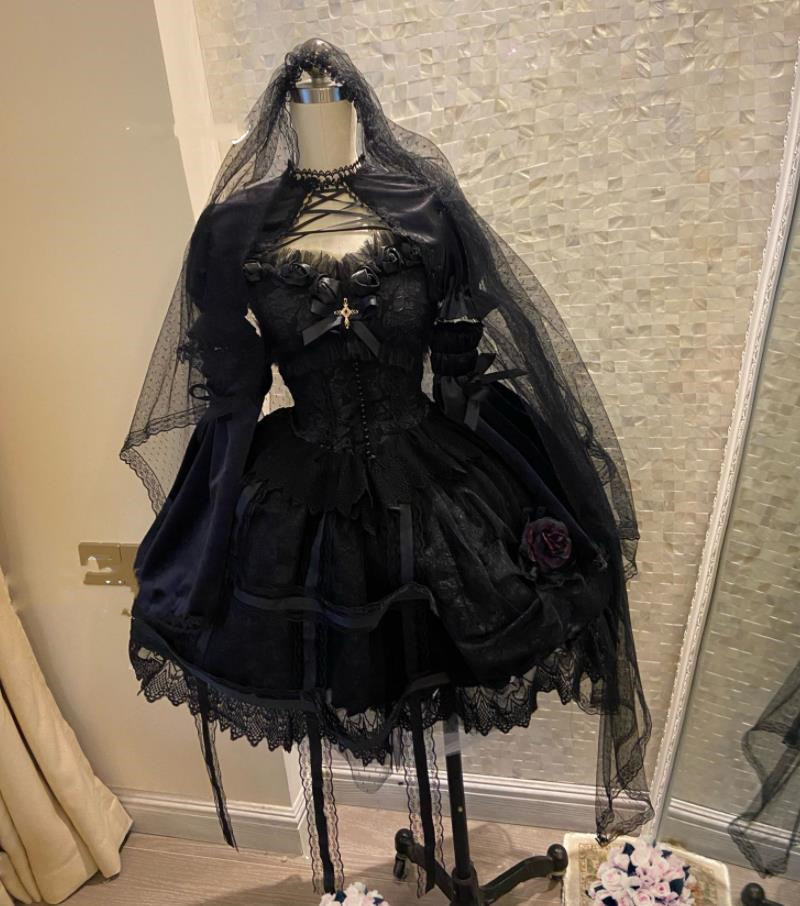 LOLITA ロリータ /黒姫 黒ローズ/衣裳 JSK OP ゴスロリ コスプレ  お手伝いさん服 御召しもの  文明祭 翰林院祭 御召しもの  仮面舞踏会 ハロウィン  好いたらしい  日常 活動写真 一こま お嫁さん 御召しもの 日暈ウィーン あやつり人形御召しもの ティアードスカート バレー 日暈ウィーン Halloween op