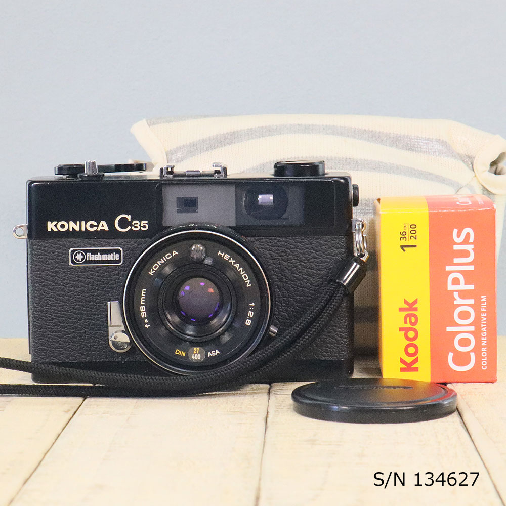 【楽天市場】【整備済】【保証付 】 コニカ KONICA C35 ブラック S/N 422348（ケース・フイルム付セット） フィルムカメラ  フイルムカメラ 【中古】 : ミーナ