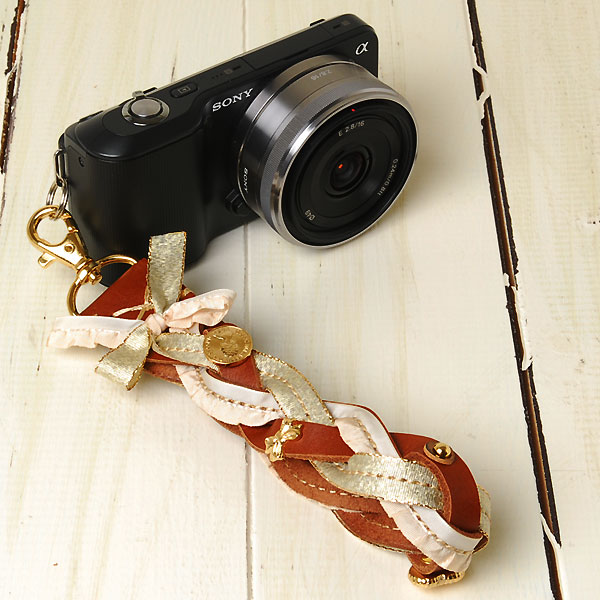 楽天市場 ハンドストラップ 三つ編み レザー Mi Na ミーナ イングリッシュゴールド ミーナ