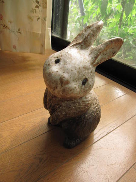 楽天市場】【再入荷】送料無料信楽白黒うさぎうさぎの置物信楽焼き